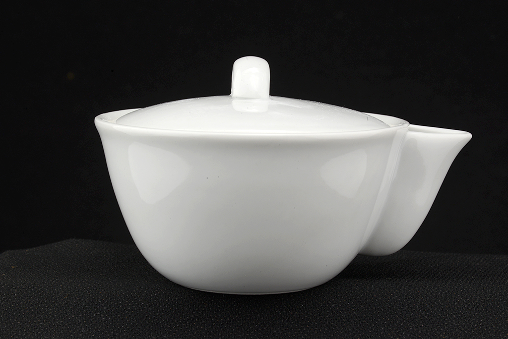 white porcellain ship kyoto tea set for japanese tea